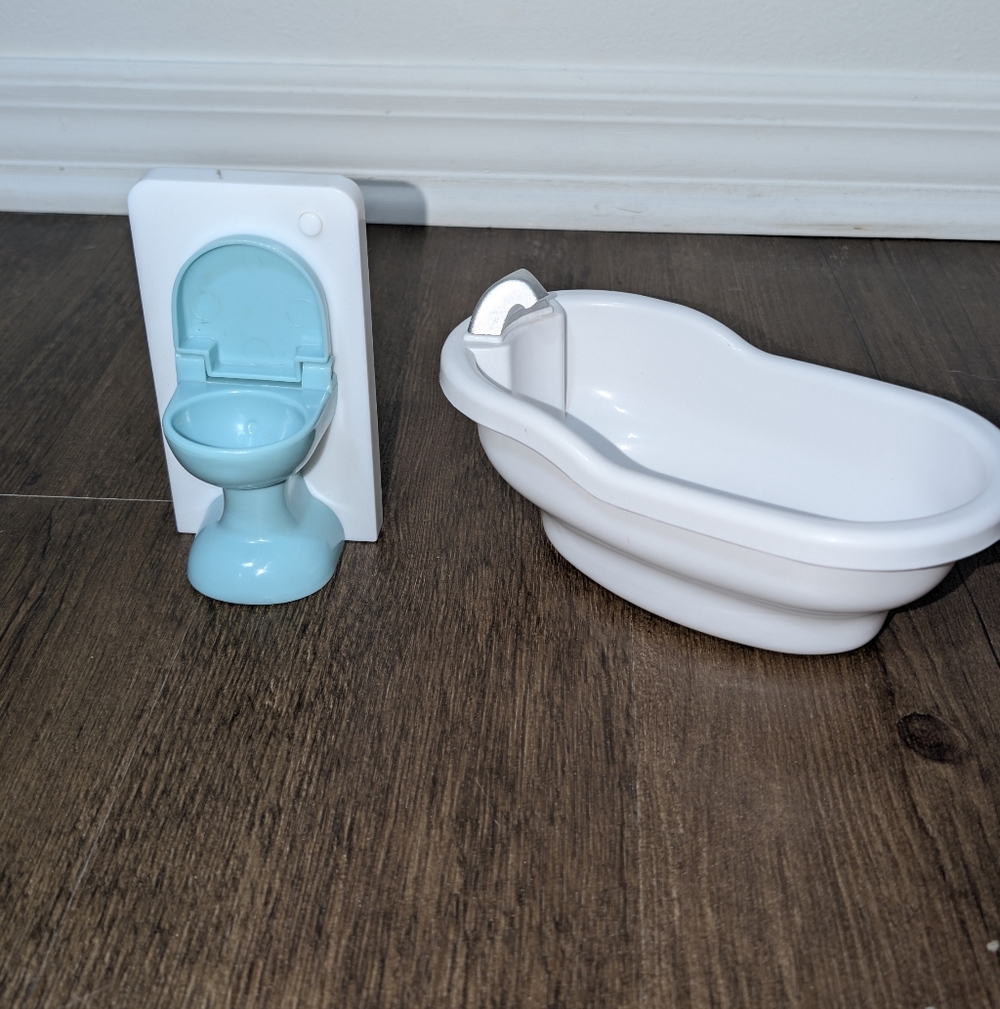 Kid craft Doll House Bathroom Accessories Teal Toilet & White Bathtub